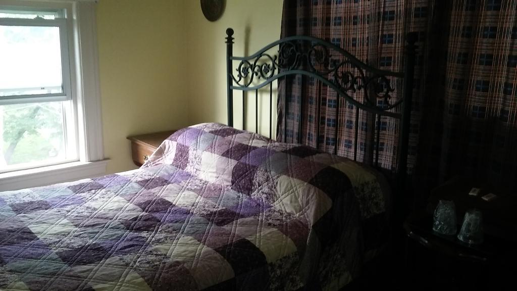 Standard Double Room with Shared Bathroom
