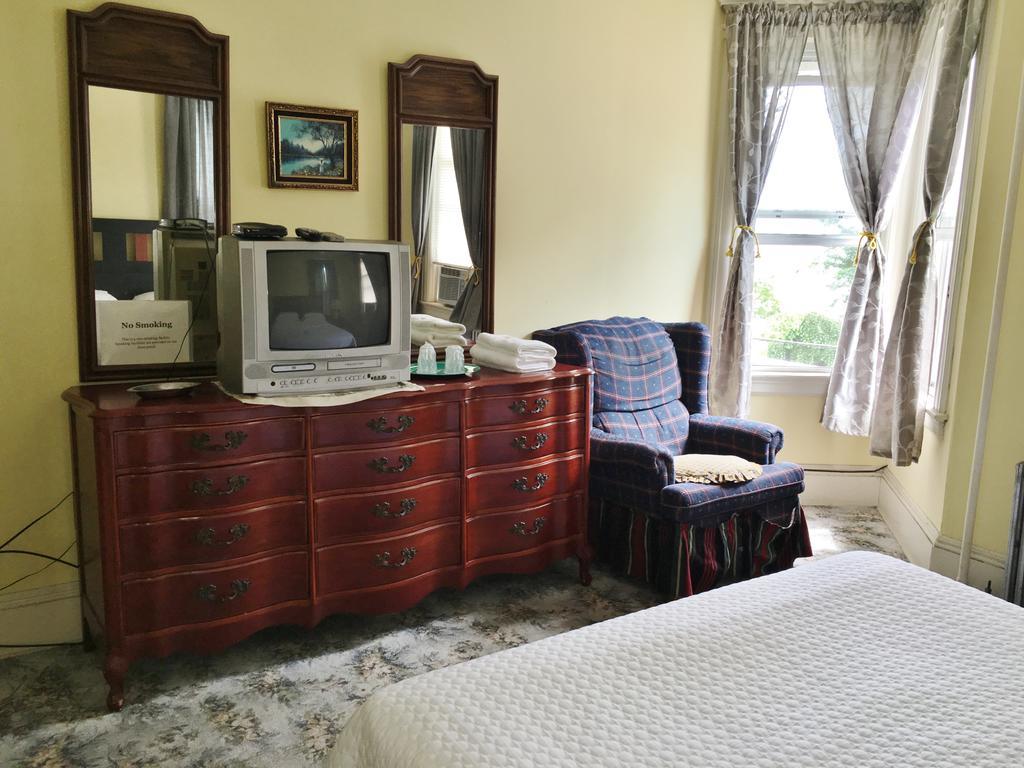 Queen Room with Shared Bathroom