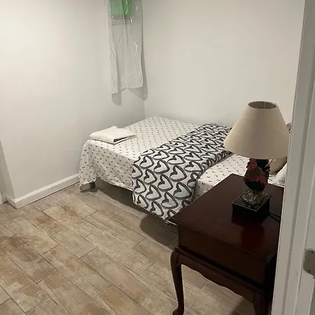 A Restful Room In Queens-2