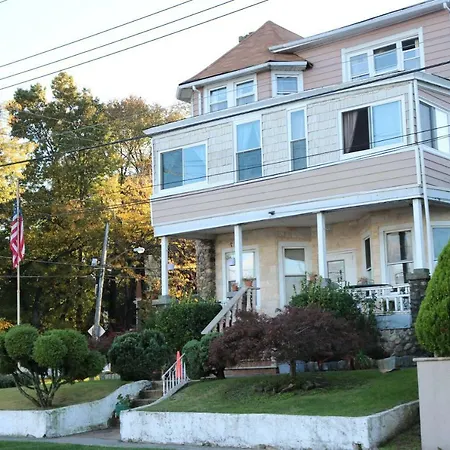 Harbor House Bed And Breakfast-3