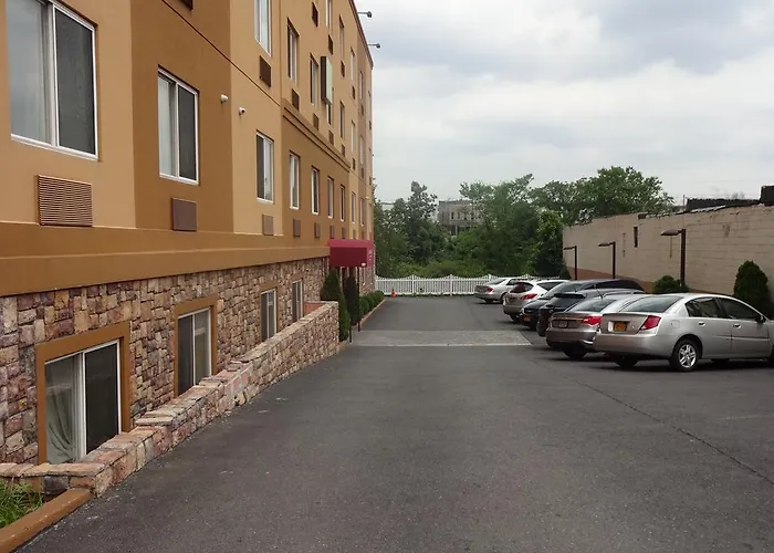 Hotels Close to Airport Sheridan