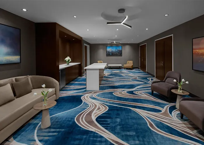 Hotel with Tennis: Hilton Brooklyn New York - Newly Renovated