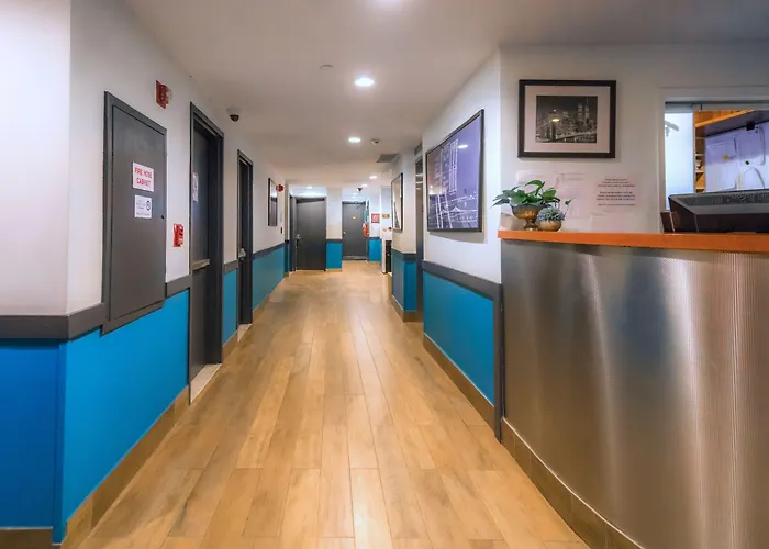 Resort: Hudson River Hotel