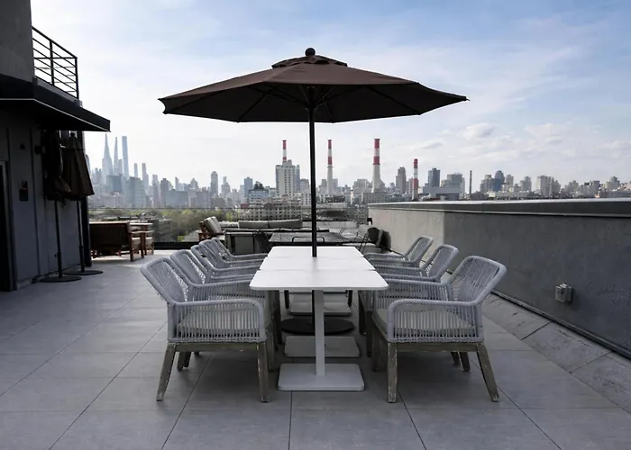 Hotel near College: Dutch Hotel Long Island City New York , Belvilla District 6 Formerly Sonder